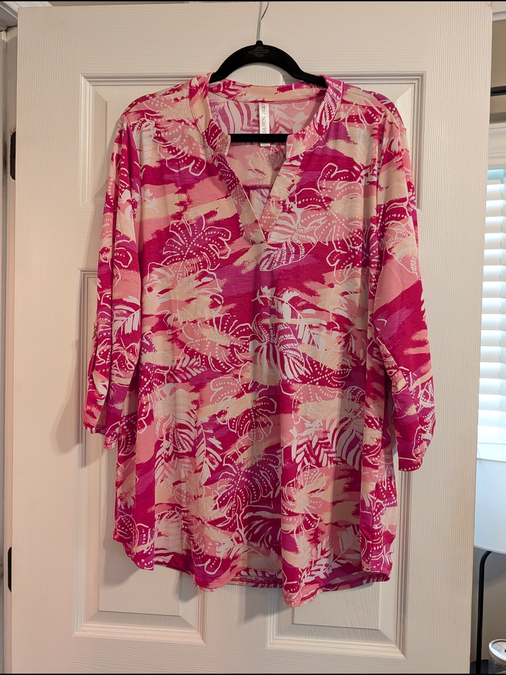 Dear Scarlett Pink and Cream Printed V-Neck Tunic Size XL - Picture 1 of 3